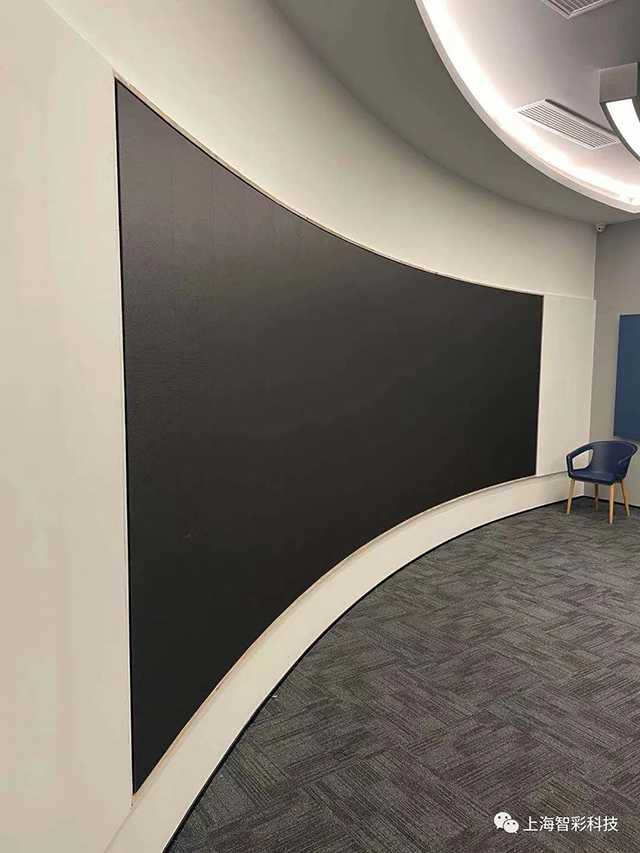 上海虹橋協(xié)和雙語學校史料館P2.5弧形高刷LED顯示屏